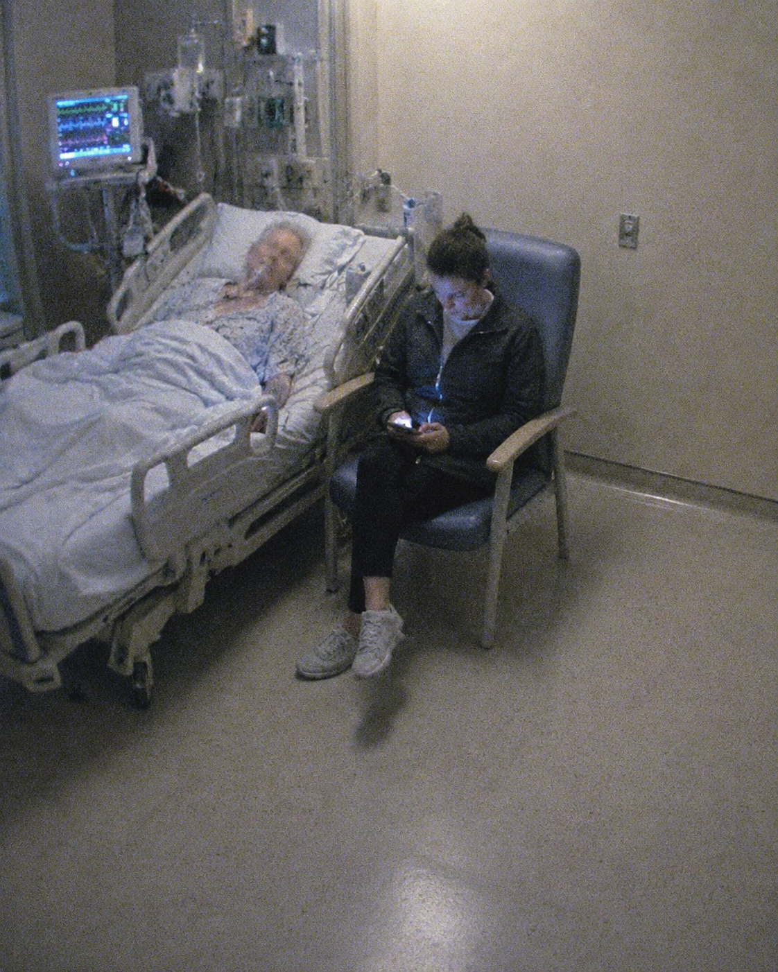 My mother spent 90 days between tubes and surgeries, and my husband didn’t even step through the hospital door. A year later, when his mother fell down the stairs, he wrote to me: “Get to the hospital right now. You need to take care of my mother.” What he didn’t know was that I still kept a post-it, a wire transfer, and a signature that could destroy everything they pretended to be.