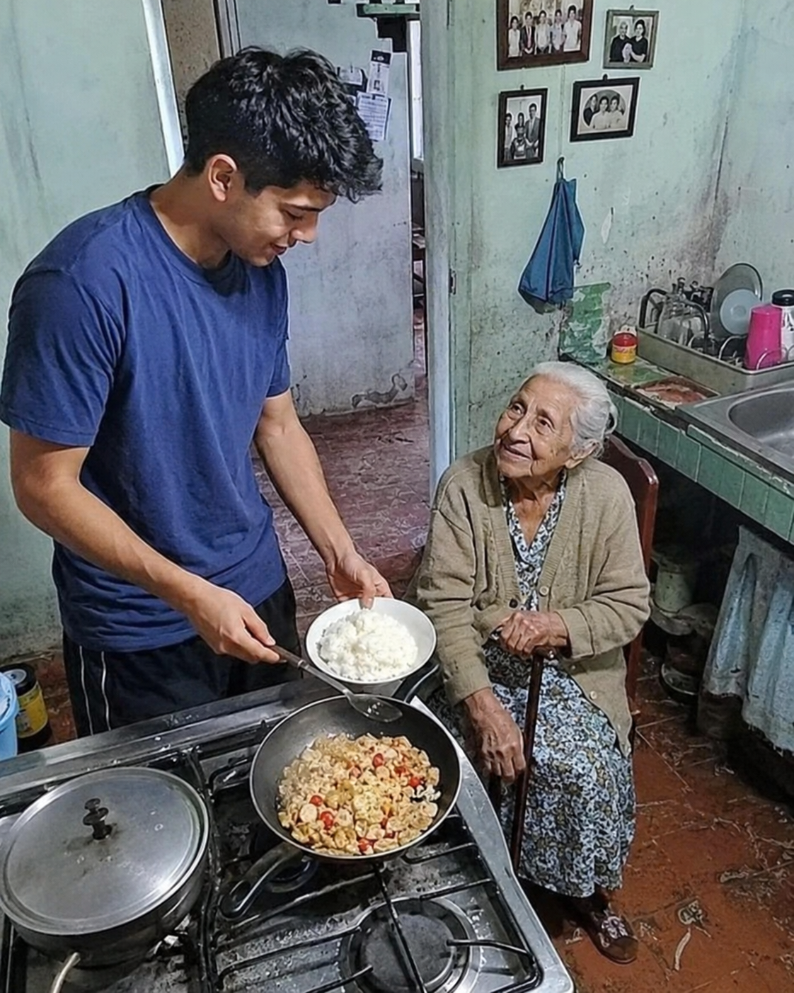 HE CLEANED A FORGOTTEN OLD WOMAN’S HOUSE FOR MONTH…