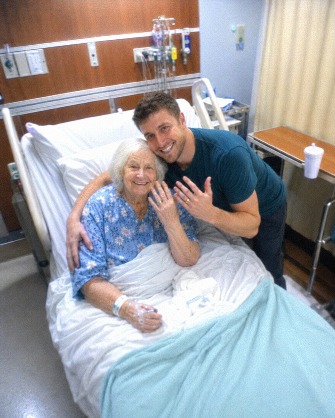 An Elderly Woman Asked Me to Marry Her as Her Final Wish – After She Passed Away, Her Lawyer Handed Me Her Hospital Bag and Said, ‘She Chose You for a Reason’