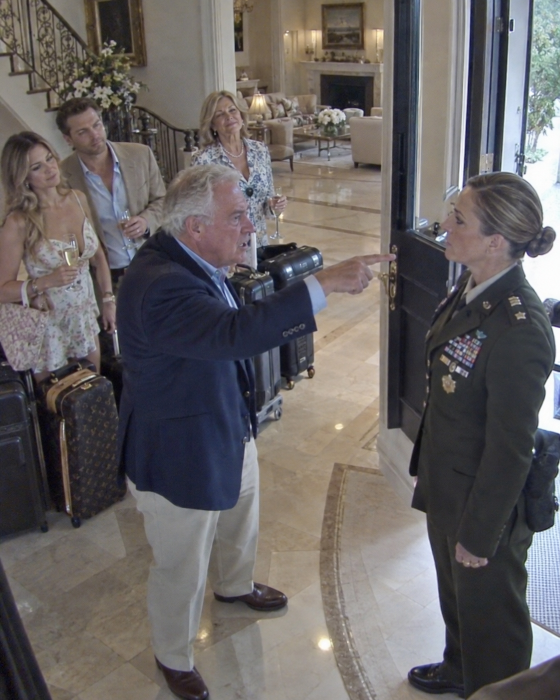 MY DAD STOLE MY VILLA FOR MY SISTER’S FAMILY. HE SNEERED, “GO BACK TO YOUR BASE, COMMANDER. THIS IS THEIRS NOW. YOU ARE NOT ALLOWED HERE!” I JUST SMILED AND NODDED. WHEN THEY ARRIVED TO MOVE IN, I HAD PREPARED A LITTLE SURPRISE.